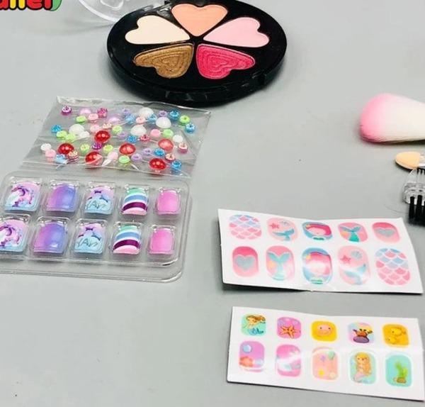 27-Piece Makeup Kit for Girls Plastic Toy Set
