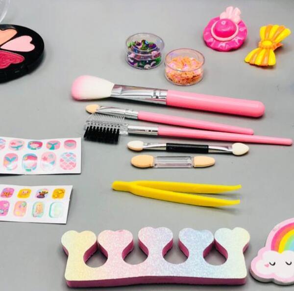 27-Piece Makeup Kit for Girls Plastic Toy Set