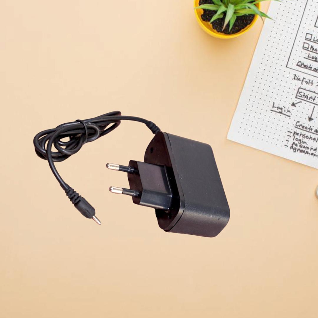 FVT Travel Charger Fast Charging Black Plastic Lightweight