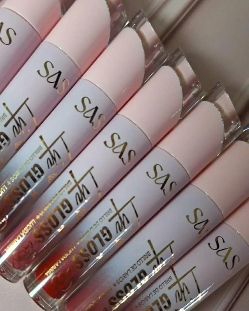 2 Pcs High Pigmented Lip Gloss with Bold Coverage - Matte Finish in Shades of Pink & Red