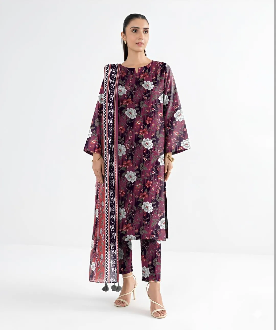 Pakistani Women Floral Khaddar 3-Piece Suit with Tassels
